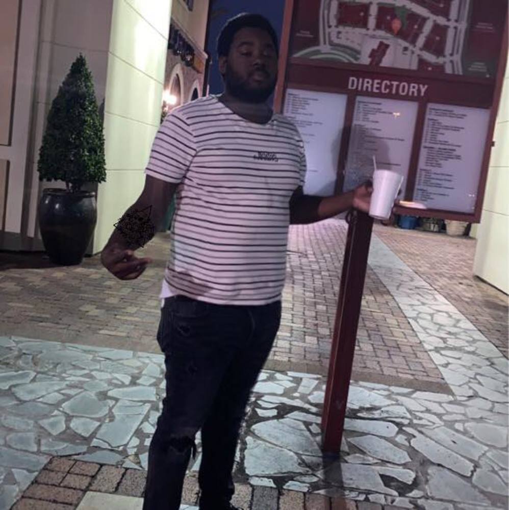 Meet your Posher, Cameo